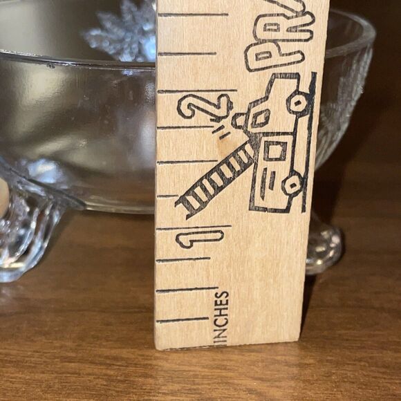 Vtg Clear Glass 3 Footed Bowl Scroll And Leaf Pattern 2.5 Inches X 4 Inches - Picture 10 of 11